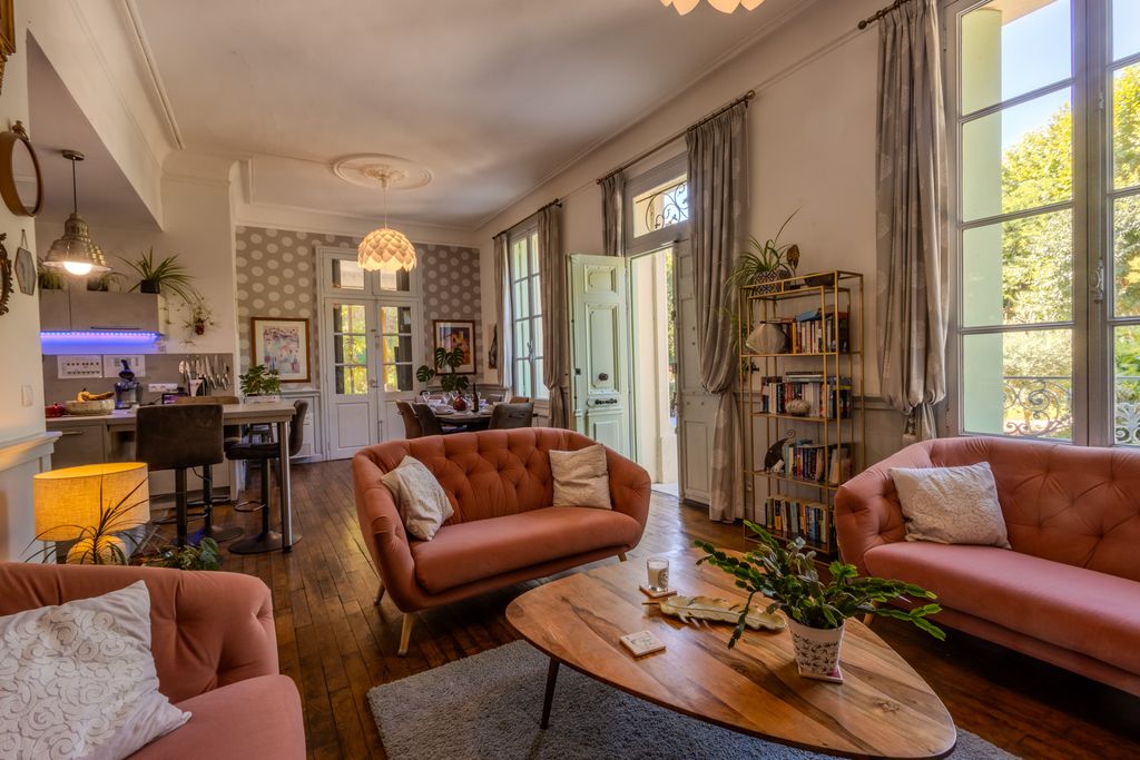 Les Sphynx de Pezenas Languedoc OliversTravels 3