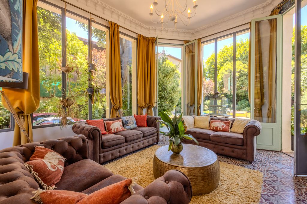 Les Sphynx de Pezenas Languedoc OliversTravels 4