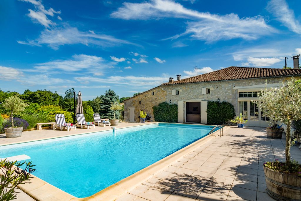 Les Faures Aquitane PF OliversTravels 1