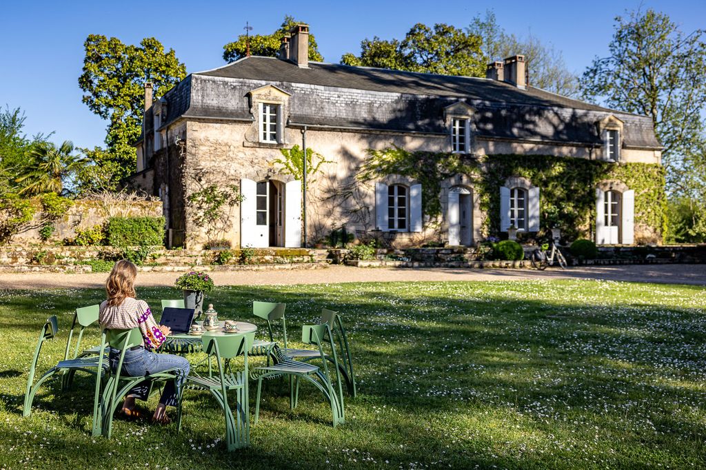 Le Manoir Alvere PF Dordogne Olivers Travels 01