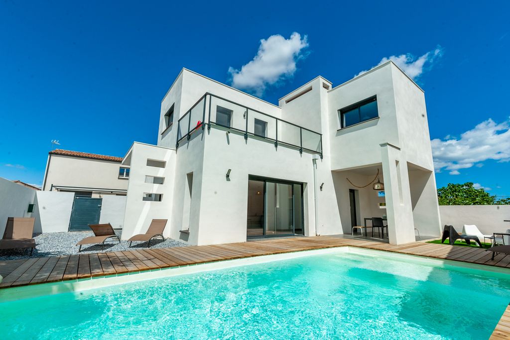 Villa des Pivoines Languedoc PF OliversTravels 1