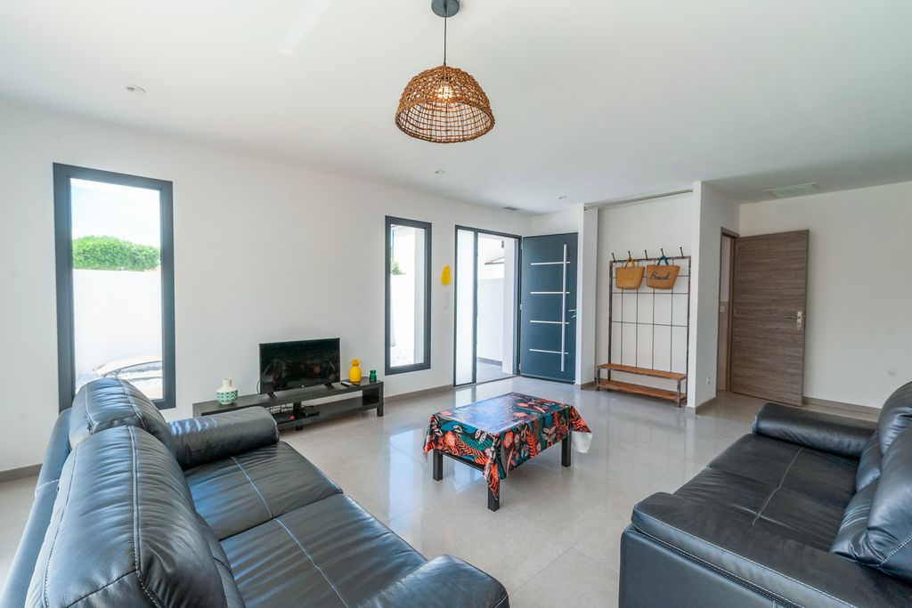 Villa des Pivoines Languedoc PF OliversTravels 3