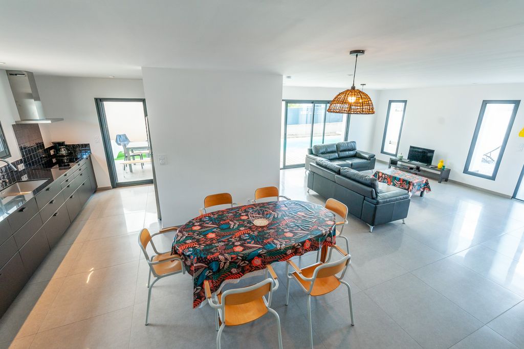 Villa des Pivoines Languedoc PF OliversTravels 4