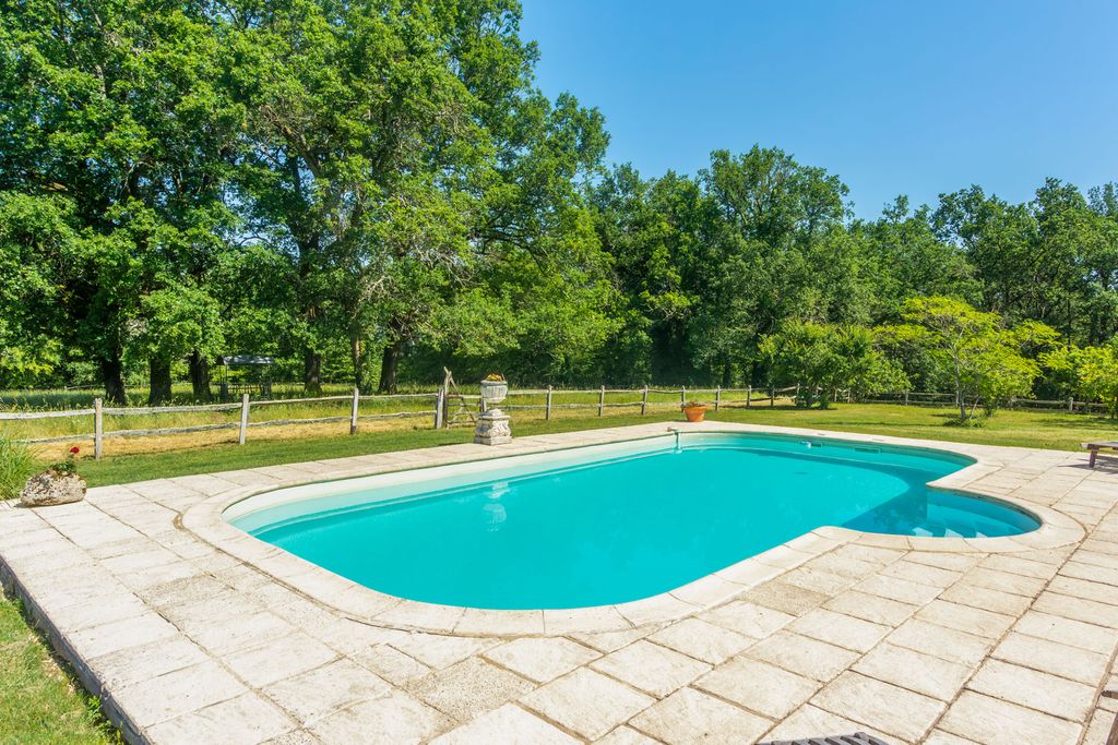 Colombat Cottage Dordogne PF OliversTravels 3