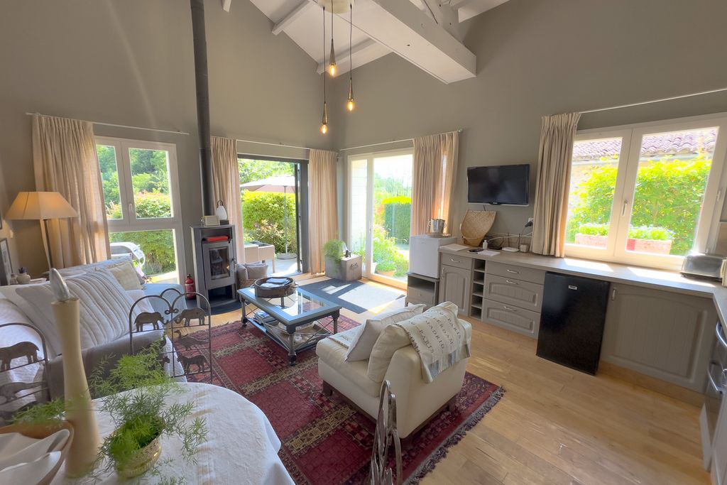 The Piglet Barn Atlantic Coast Avignon PF OliversTravels 5