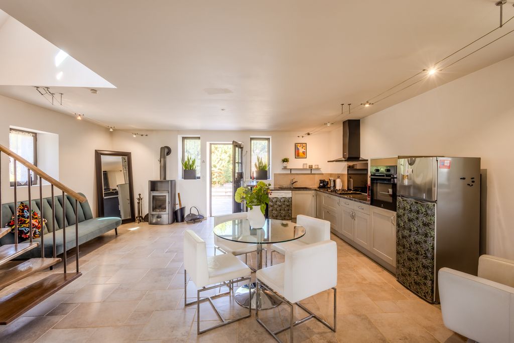 La Petie Maison Generille PF OliversTravels 3