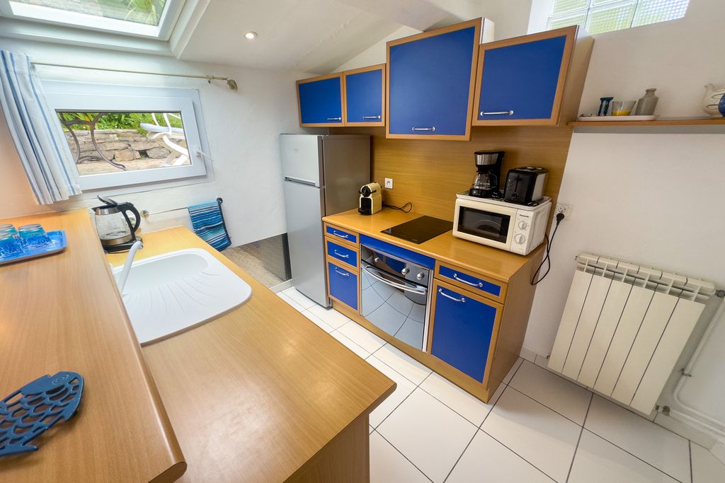 Apartment de la Fontaine French Riviera PF Olivers Travels 3