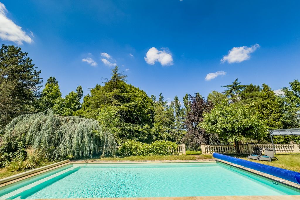 Pigeonnier Tower and Garden PF OliversTravels 2