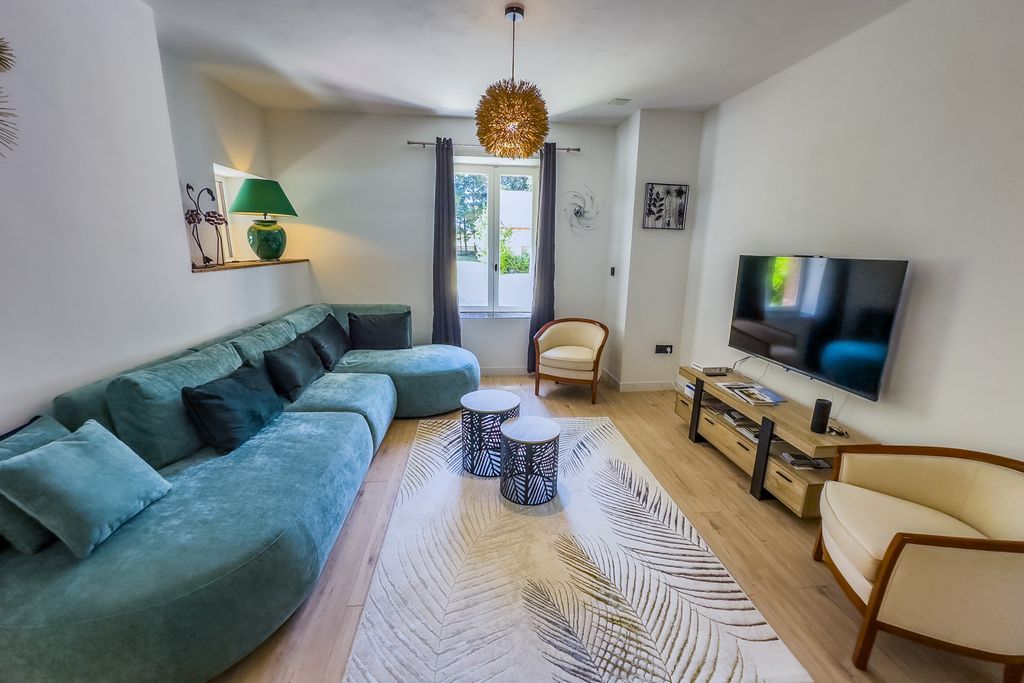 Pigeonnier Tower and Garden PF OliversTravels 3