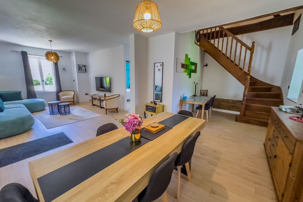 Pigeonnier Tower and Garden PF OliversTravels 4