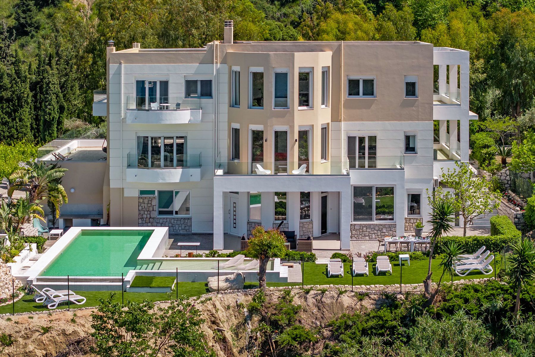 Villa Achelyra