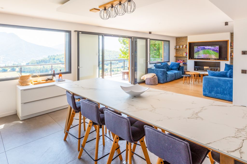 Le Panorama de Talloires LM OliversTravels 4