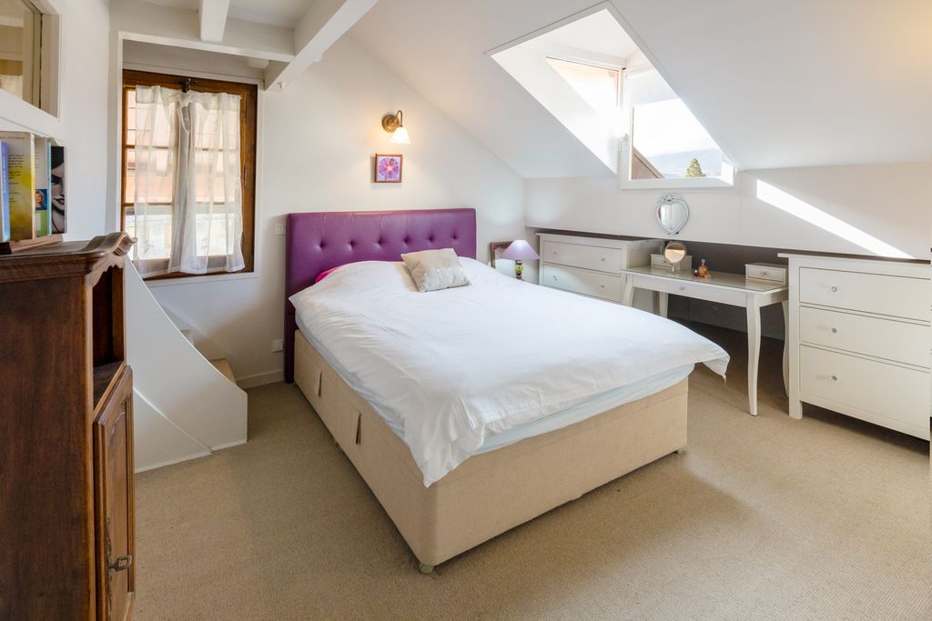 La Maison du Village Apt 3 LM OliversTravels 4