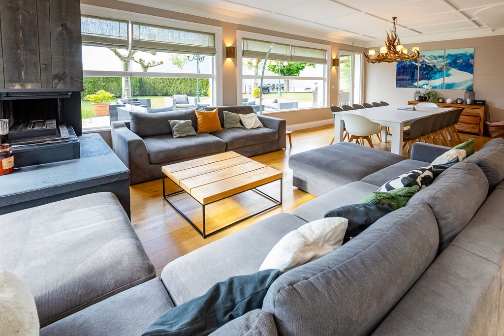 The Lakehouse Lake Annecy LM OliversTravels 3