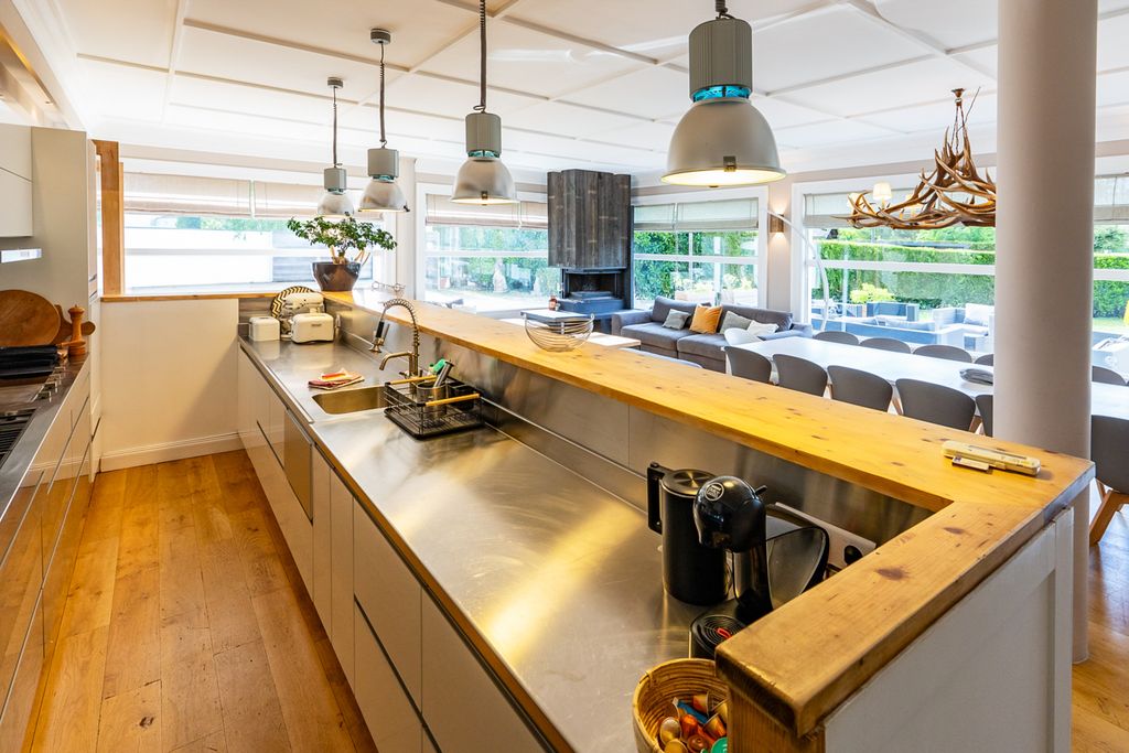 The Lakehouse Lake Annecy LM OliversTravels 5