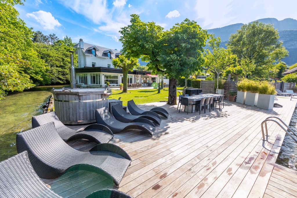 The Lakehouse Lake Annecy LM OliversTravels 1.1