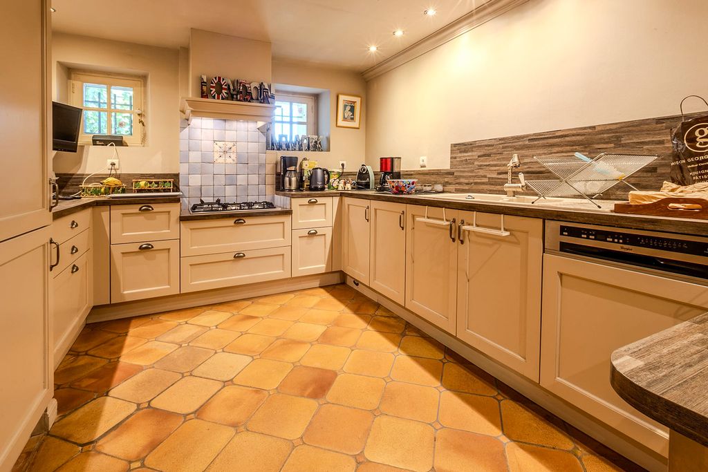 La Maison de Pernes Avignon Olivers Travels 5