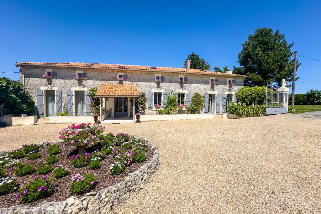 Manoir Tilleul Aquitaine PF Olivers Travels 1