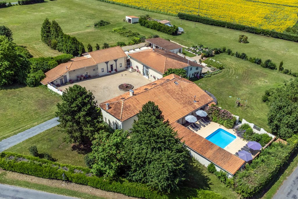 Manoir Tilleul Aquitaine PF Olivers Travels 7