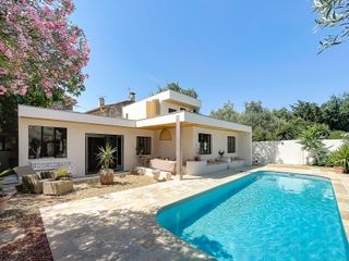 Villa Lys D Arles CH France Olivers Travels 1