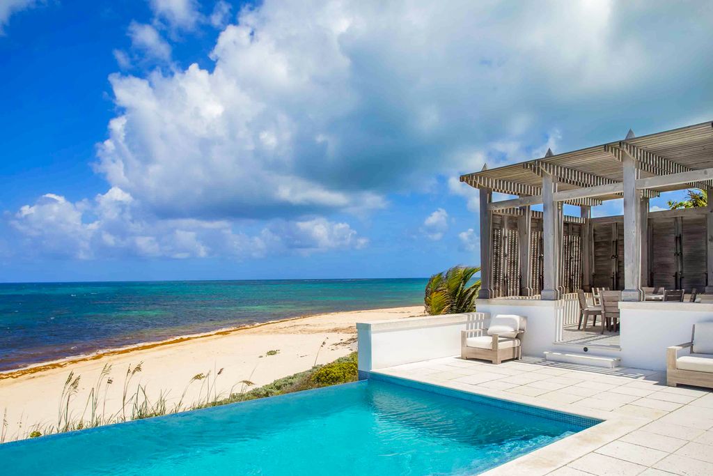 Ambergris Cay Waypoint TurksandCaicos Olivers Travels 2