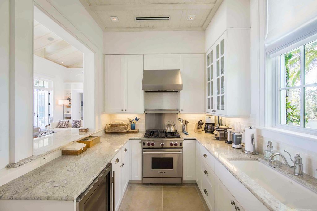 Ambergris Cay Waypoint TurksandCaicos Olivers Travels 4