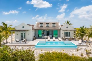 Ambergris Cay Puesta Del Sol TurksandCaicos Olivers Travels 1