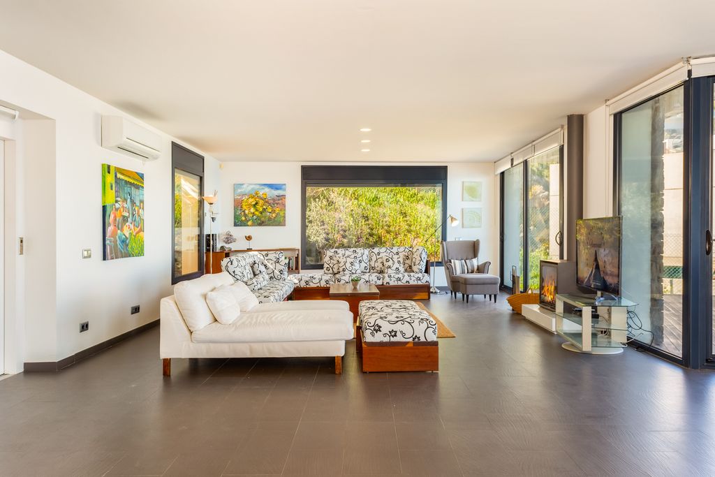 Villa Punta De La Creu Catalonia Olivers Travels 3