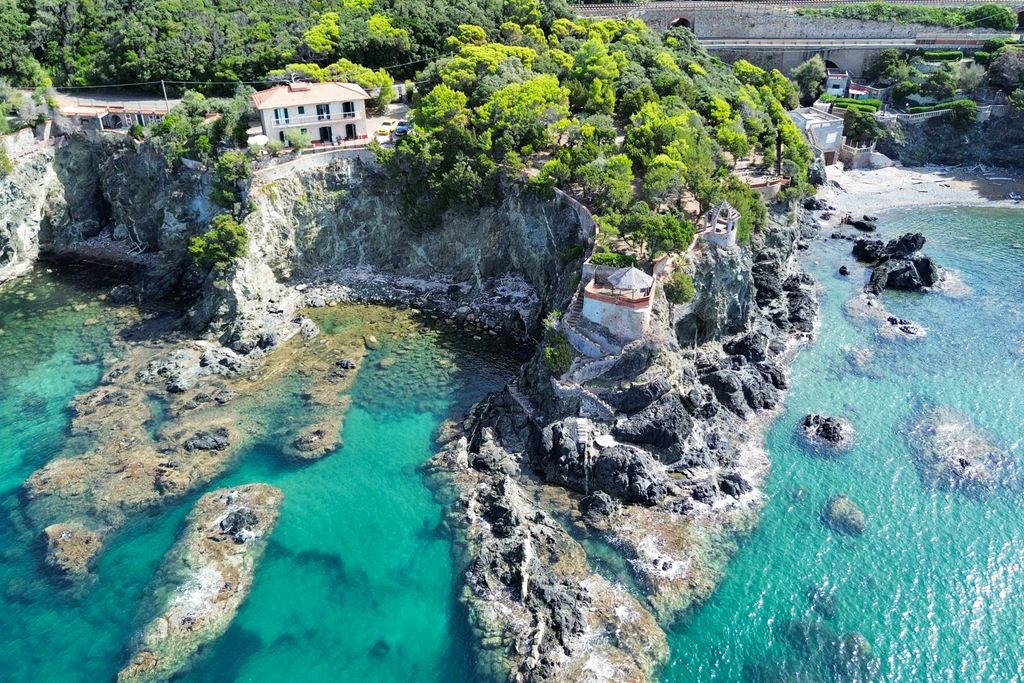 Villa Dei Tritoni Tuscany OliversTravels 1