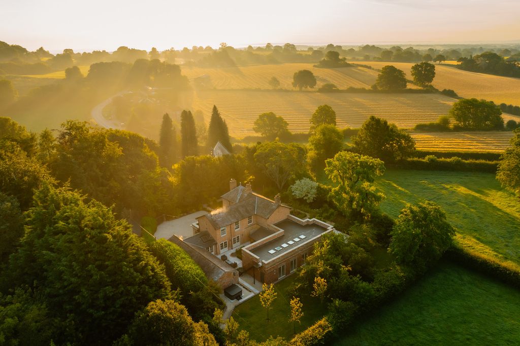 Chapelwood House Cheshire Olivers Travels 1