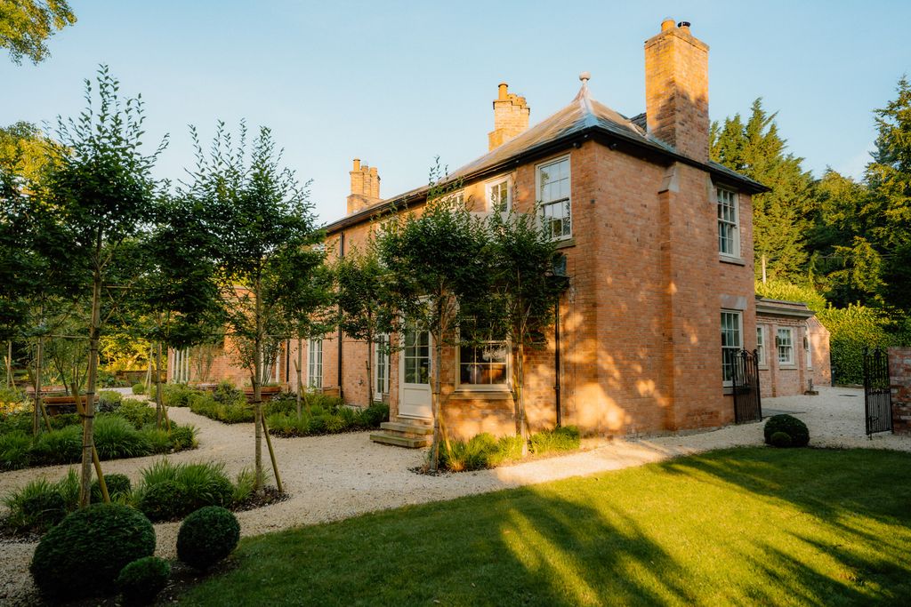 Chapelwood House Cheshire Olivers Travels 2