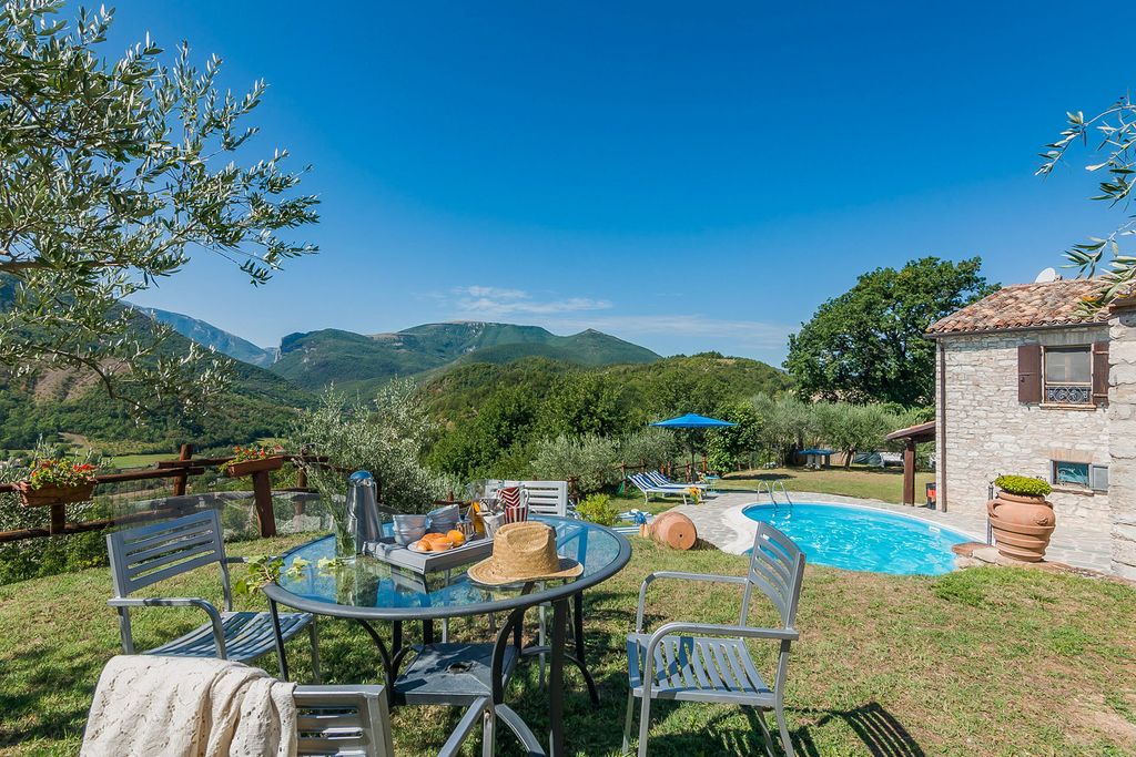 Villa Alta Valle Le Marche Olivers Travels 5