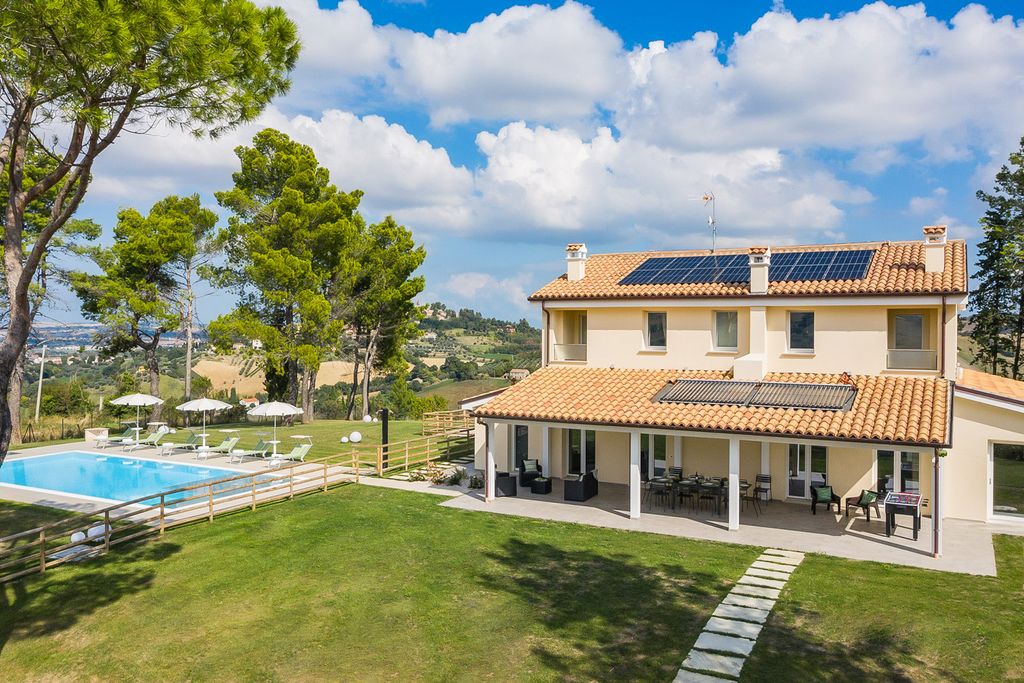 Villa Sovana Marche OliversTravels 1