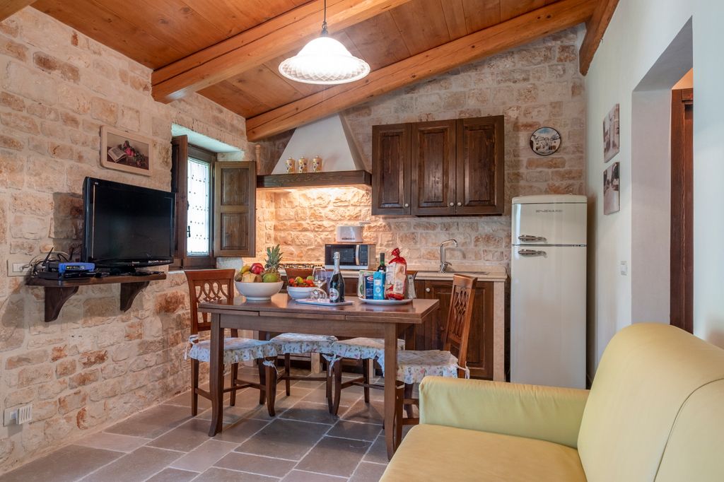 Trulli Fioritura Puglia Olivers Travels 3