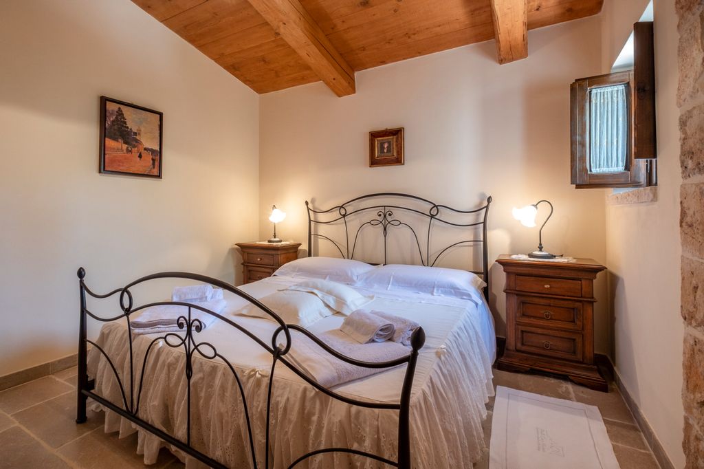 Trulli Fioritura Puglia Olivers Travels 4