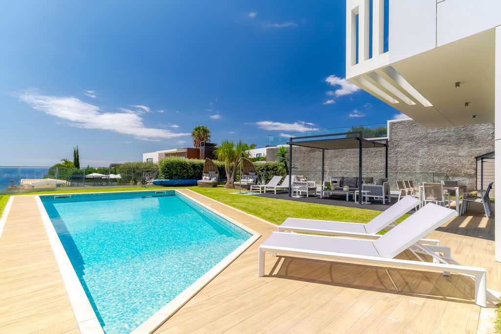 The Madeiran Lookout Madeira OliversTravels 2