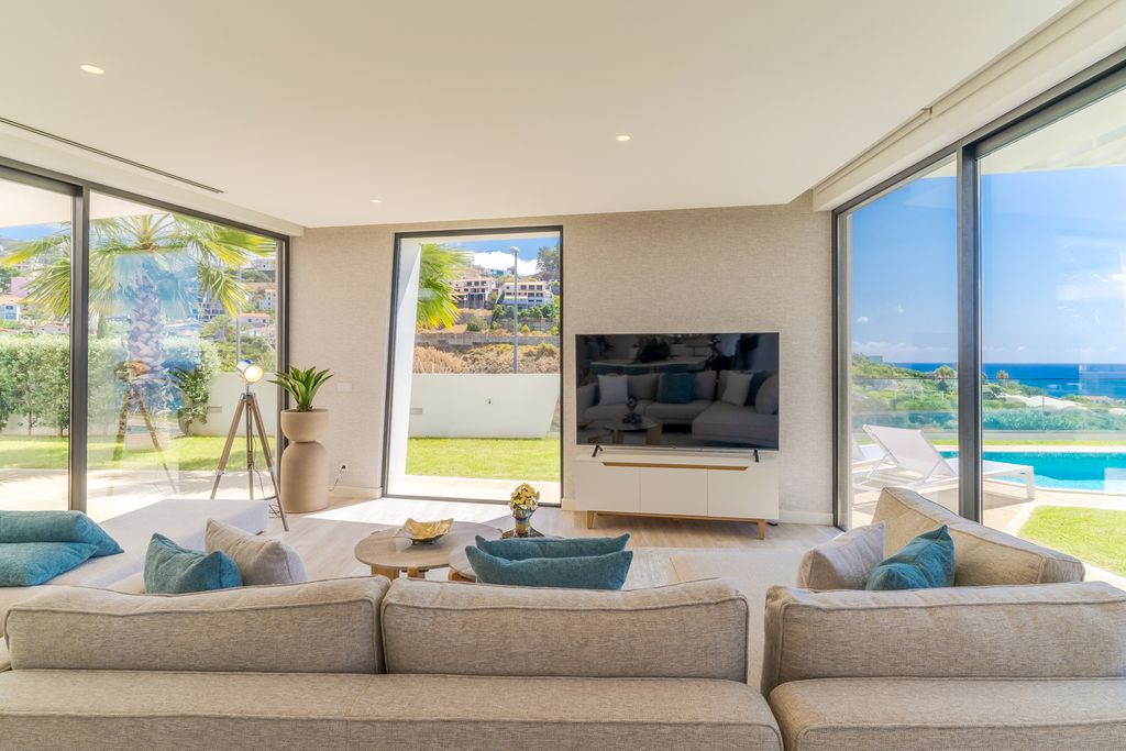 The Madeiran Lookout Madeira OliversTravels 4