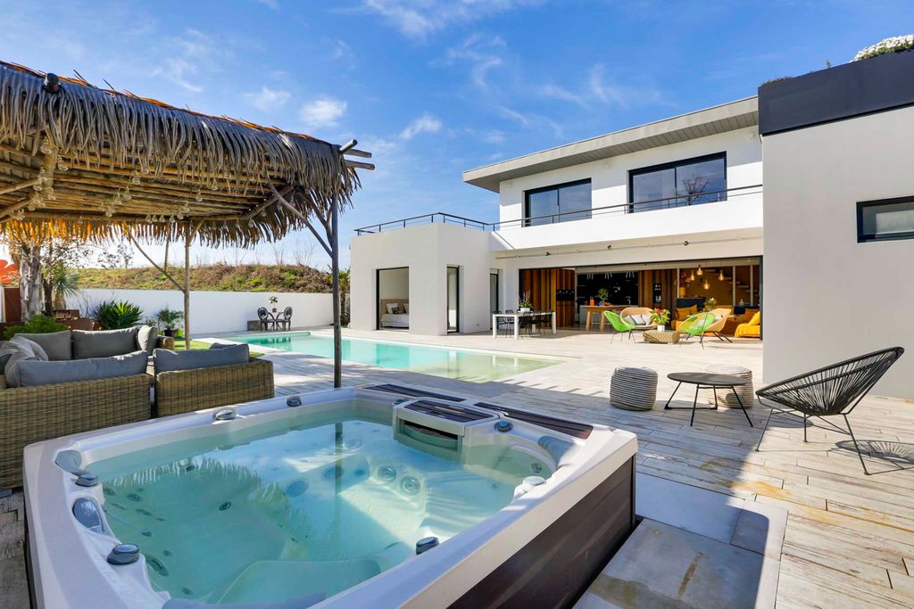 Villa Bleu Vert Biarritz OliversTravels 1