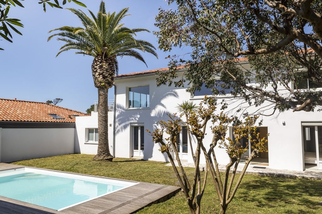 Maison Ananas Biarritz OliversTravels 8