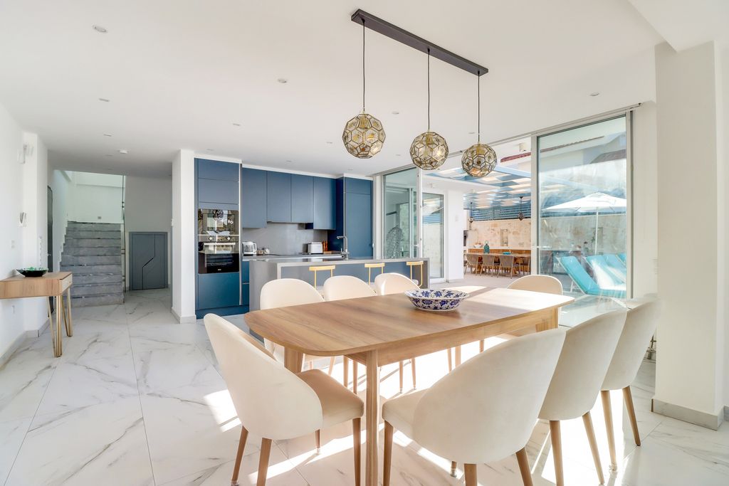 Mavi Saphira Kalkan Olivers Travels 4