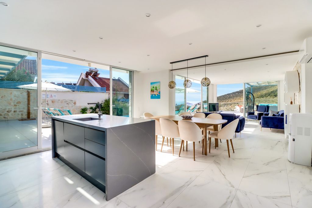 Mavi Saphira Kalkan Olivers Travels 5