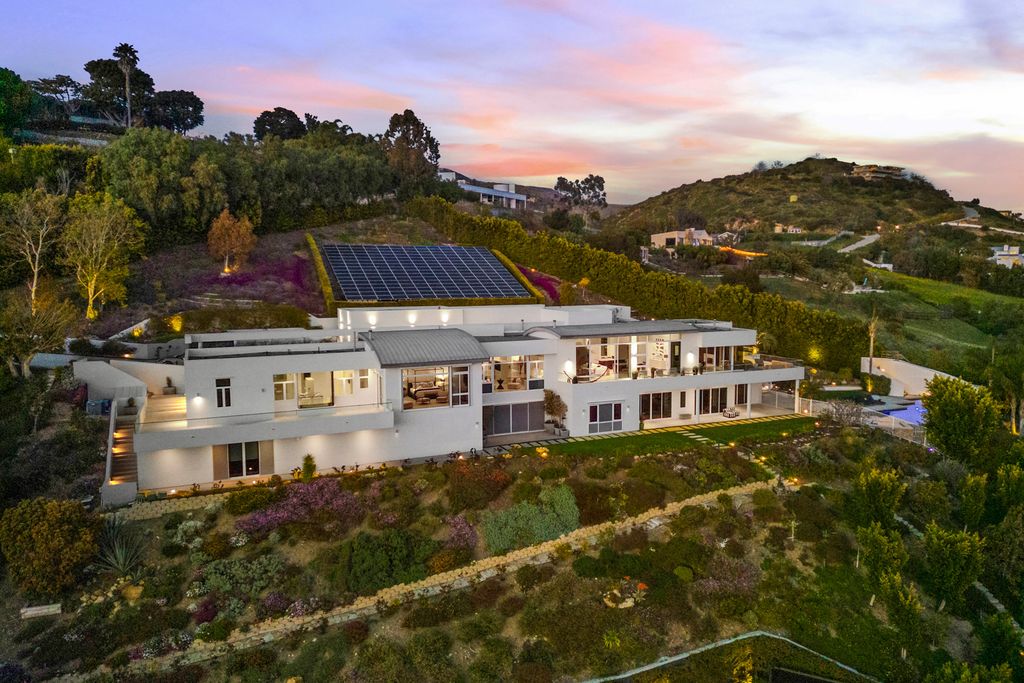 Curvy Canyon Estate LA OliversTravels 1