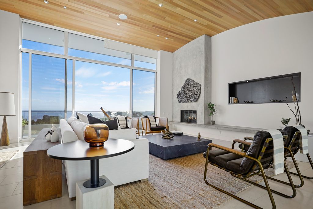 Curvy Canyon Estate LA OliversTravels 4