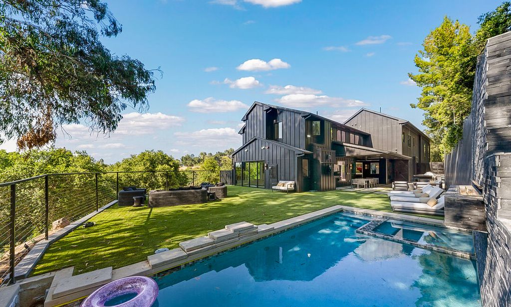 Villa Oak Water LA Olivers Travels 1