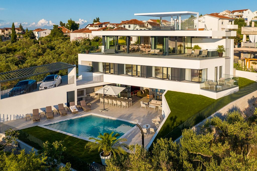 Sapphire Seaview  Dalmatia Coast Olivers Travels 1