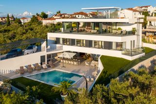 Sapphire Seaview  Dalmatia Coast Olivers Travels 1