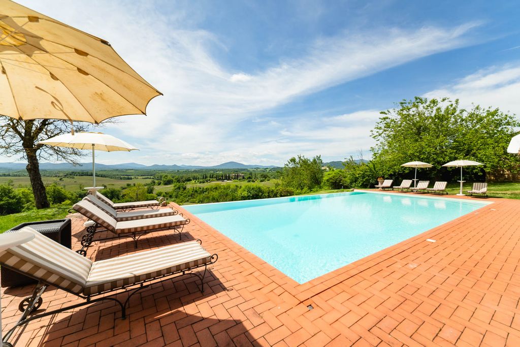 Pape Touna Tuscany Italy OliversTravels 2