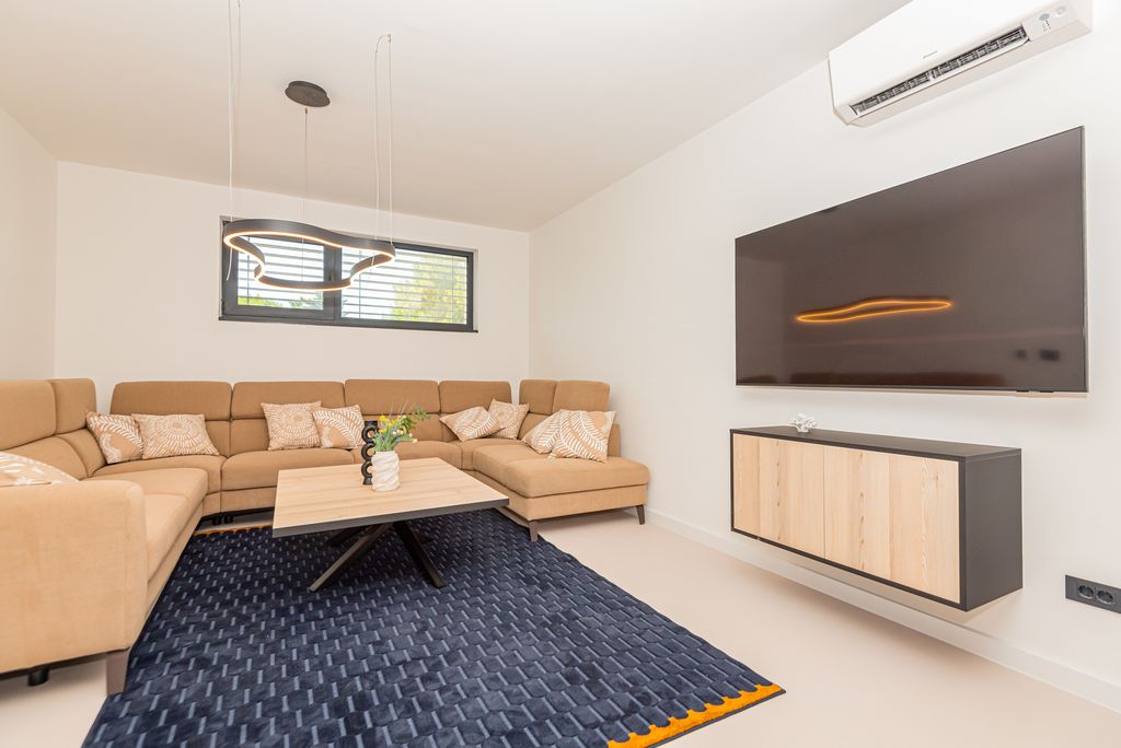 Villa Vista Adriatica Dalmatia Coast Olivers Travels 3