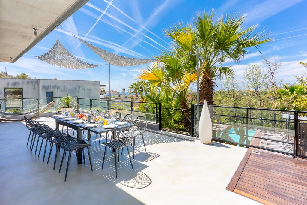 Villa Les Courts SH OliversTravels 4