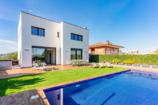 Villa Vora Sitges SH OliversTravels 1
